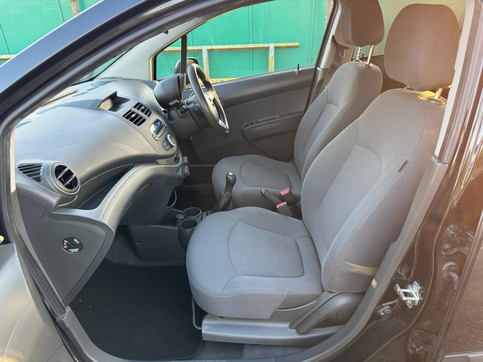 Chevrolet Spark 1.0i + Hatchback 5dr Petrol Manual Euro 5 (68 ps)