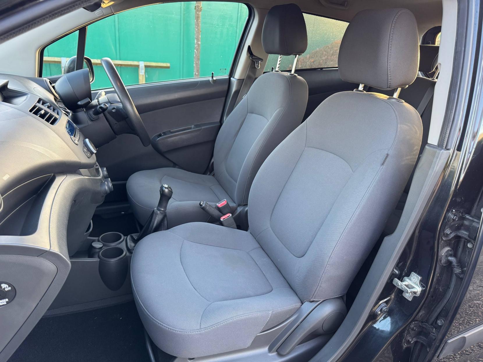 Chevrolet Spark 1.0i + Hatchback 5dr Petrol Manual Euro 5 (68 ps)