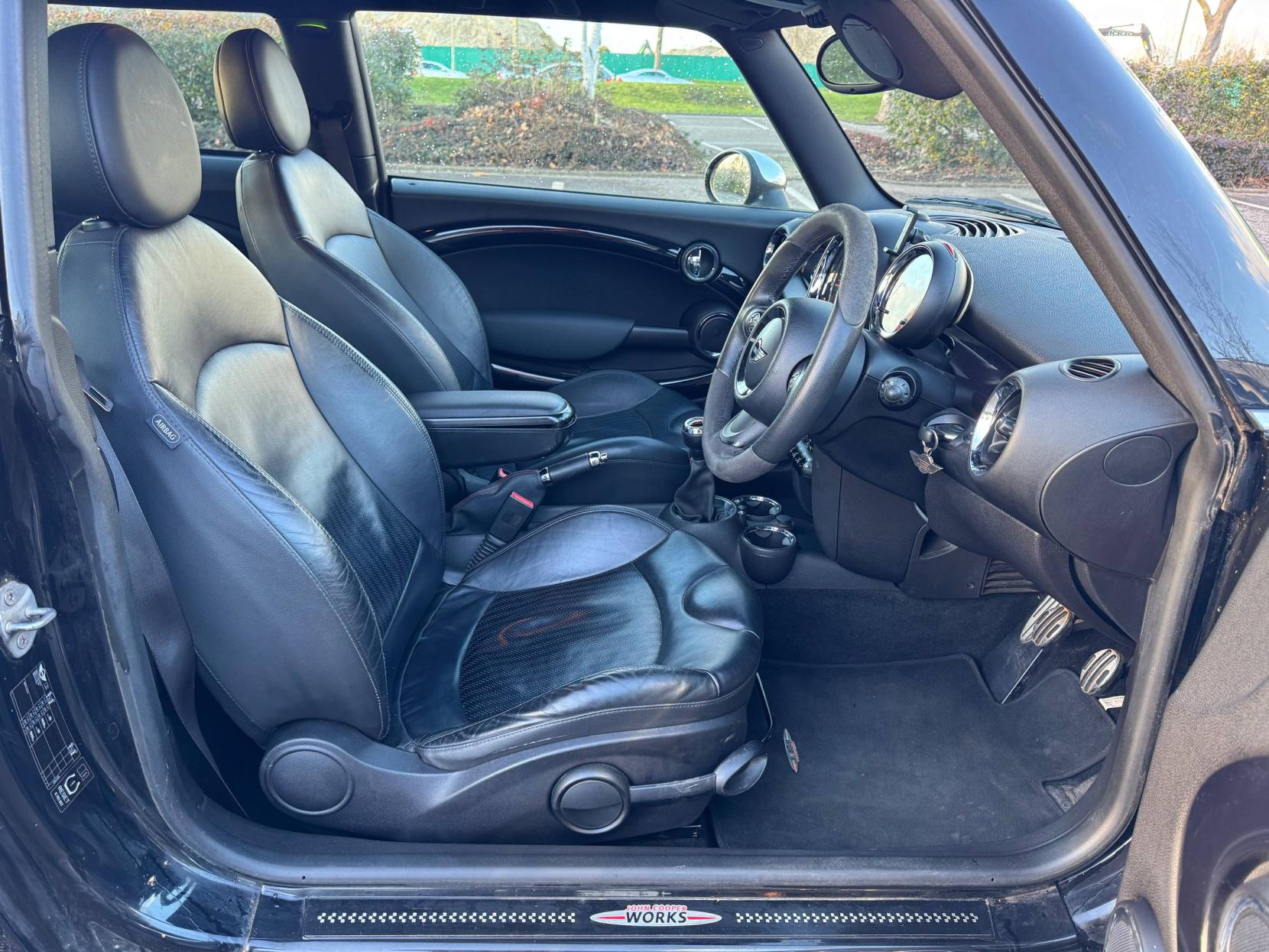 MINI Hatch 1.6 John Cooper Works Hatchback 3dr Petrol Manual Euro 5 (211 ps)