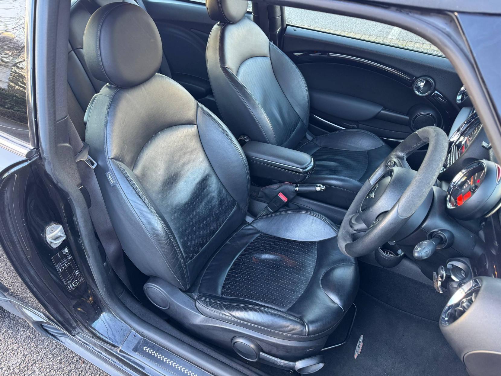 MINI Hatch 1.6 John Cooper Works Hatchback 3dr Petrol Manual Euro 5 (211 ps)