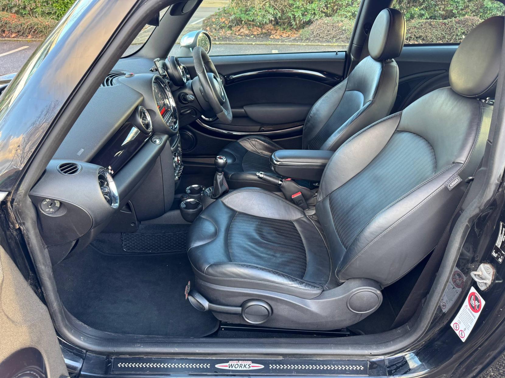 MINI Hatch 1.6 John Cooper Works Hatchback 3dr Petrol Manual Euro 5 (211 ps)