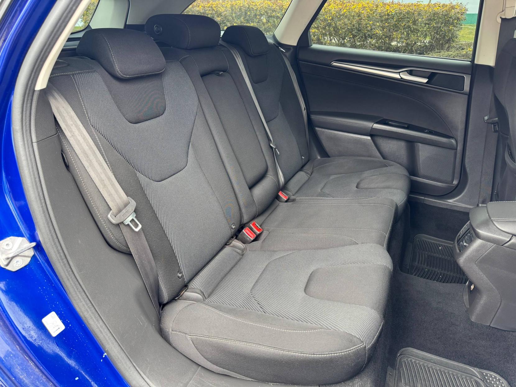 Ford Mondeo 2.0 TDCi Titanium Estate 5dr Diesel Powershift Euro 6 (s/s) (180 ps)