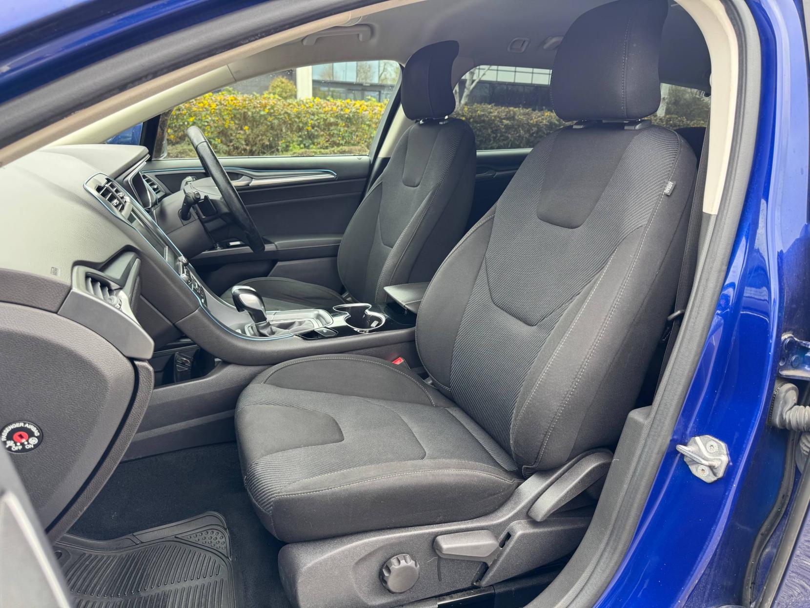 Ford Mondeo 2.0 TDCi Titanium Estate 5dr Diesel Powershift Euro 6 (s/s) (180 ps)