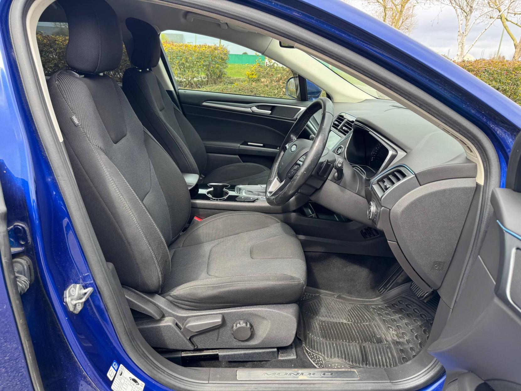 Ford Mondeo 2.0 TDCi Titanium Estate 5dr Diesel Powershift Euro 6 (s/s) (180 ps)