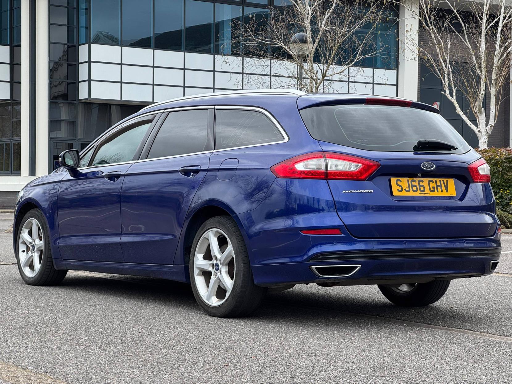 Ford Mondeo 2.0 TDCi Titanium Estate 5dr Diesel Powershift Euro 6 (s/s) (180 ps)