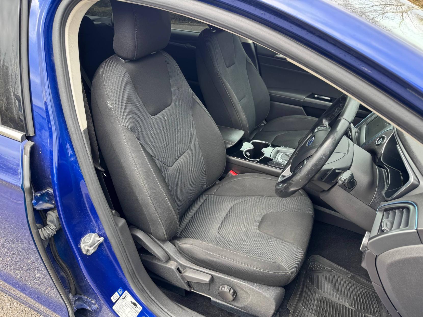 Ford Mondeo 2.0 TDCi Titanium Estate 5dr Diesel Powershift Euro 6 (s/s) (180 ps)