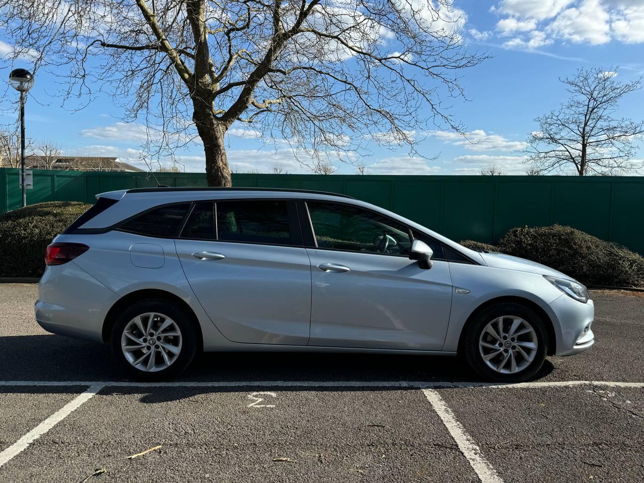 Vauxhall Astra 1.6 CDTi ecoTEC BlueInjection Tech Line Nav Sports Tourer 5dr Diesel Manual Euro 6 (s/s) (110 ps)