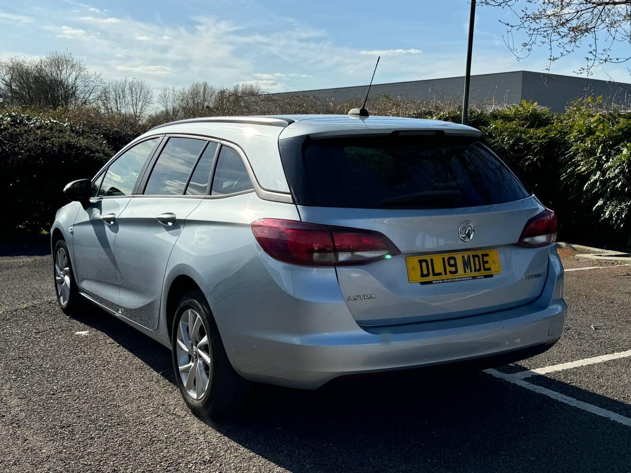 Vauxhall Astra 1.6 CDTi ecoTEC BlueInjection Tech Line Nav Sports Tourer 5dr Diesel Manual Euro 6 (s/s) (110 ps)