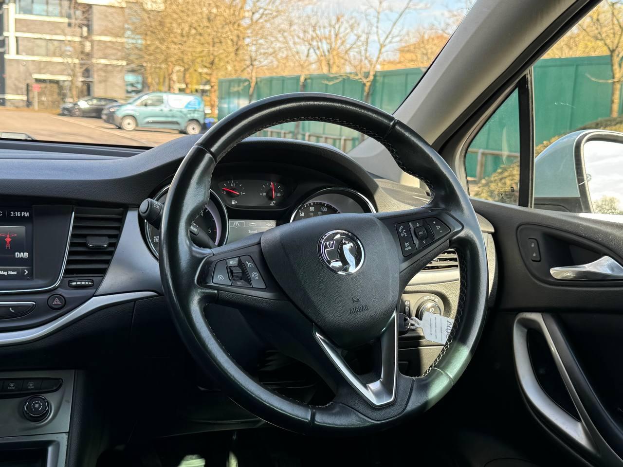 Vauxhall Astra 1.6 CDTi ecoTEC BlueInjection Tech Line Nav Sports Tourer 5dr Diesel Manual Euro 6 (s/s) (110 ps)