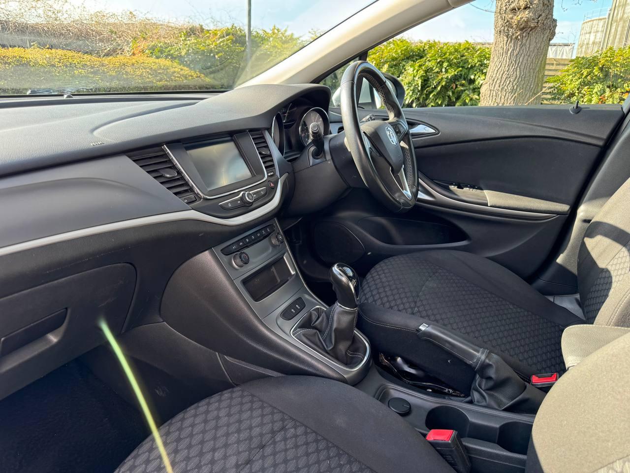 Vauxhall Astra 1.6 CDTi ecoTEC BlueInjection Tech Line Nav Sports Tourer 5dr Diesel Manual Euro 6 (s/s) (110 ps)