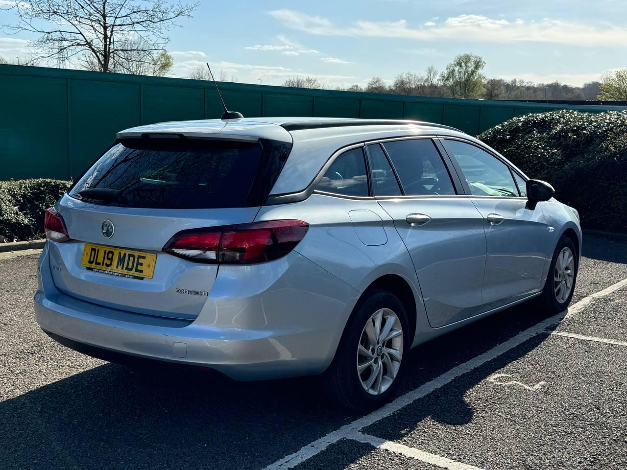 Vauxhall Astra 1.6 CDTi ecoTEC BlueInjection Tech Line Nav Sports Tourer 5dr Diesel Manual Euro 6 (s/s) (110 ps)