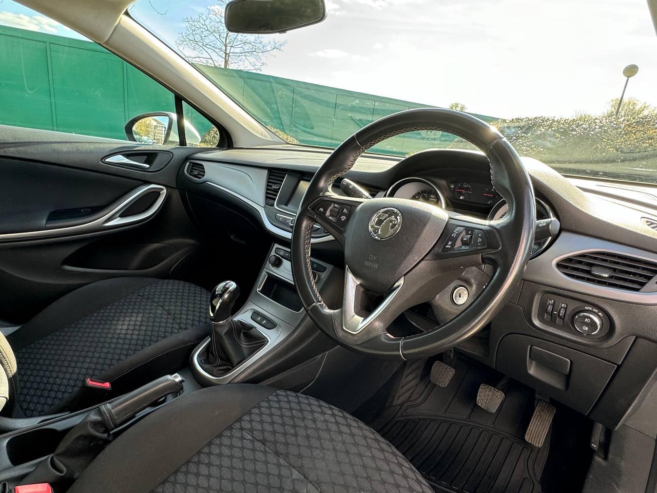 Vauxhall Astra 1.6 CDTi ecoTEC BlueInjection Tech Line Nav Sports Tourer 5dr Diesel Manual Euro 6 (s/s) (110 ps)