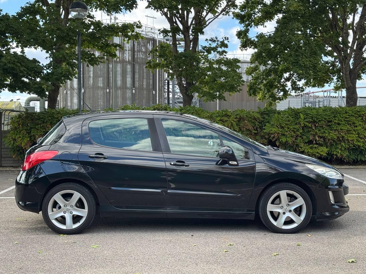 Peugeot 308 2.0 HDi FAP SE Hatchback 5dr Diesel Manual (146 g/km, 136 bhp)